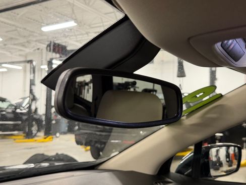 Used 2019 Buick Enclave Essence AWD/4WD image 33