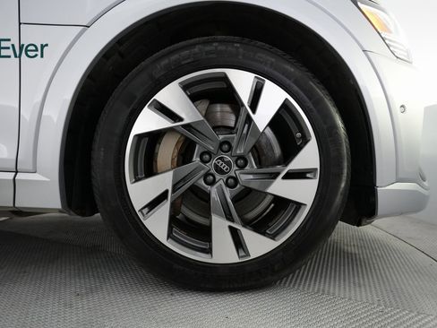 Used 2022 Audi e-tron Premium Plus image 20