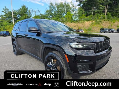 Used 2023 Jeep Grand Cherokee L Laredo AWD/4WD image 3