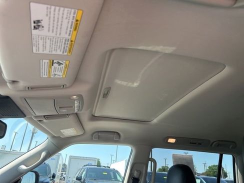 Used 2024 Nissan Armada SL AWD/4WD image 18