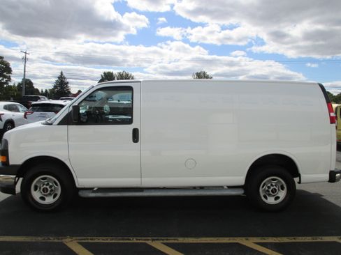 Used 2023 GMC Savana 2500 w/ Driver Convenience Package image 6