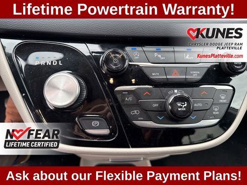 Used 2023 Chrysler Pacifica Touring-L FWD image 20