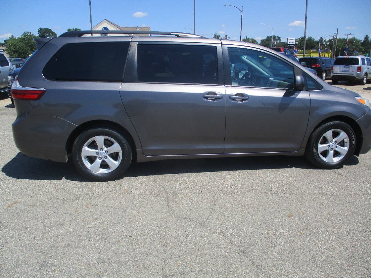 Used 2017 Toyota Sienna LE FWD image 7