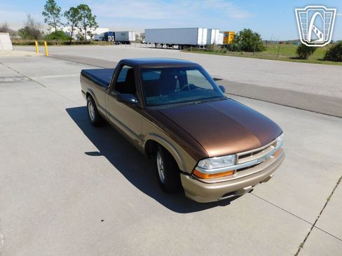 Used 2000 Chevrolet S10 Pickup LS w/ Preferred Equipment Group image 14