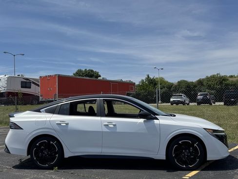 New 2026 Nissan Sentra SR w/ Floor Mat Package FWD image 3
