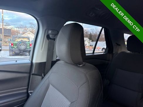 Used 2023 Ford Explorer XLT AWD/4WD image 40