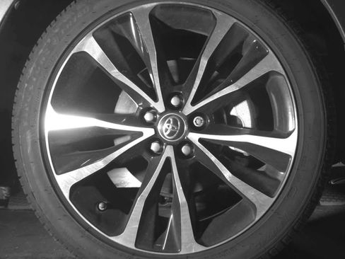 Used 2019 Toyota Corolla SE image 9