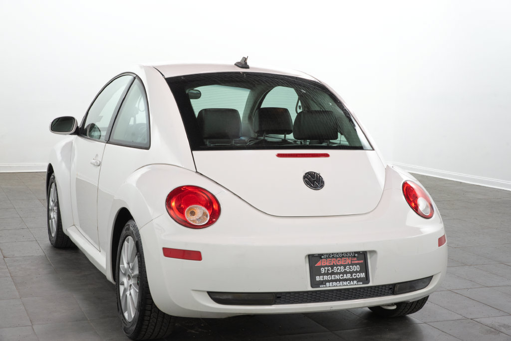 Used 2010 Volkswagen Beetle Coupe FWD image 8