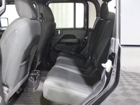 Used 2020 Jeep Gladiator Overland image 22