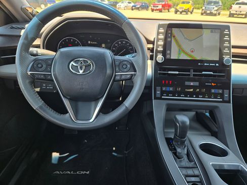 Used 2019 Toyota Avalon Limited FWD image 10