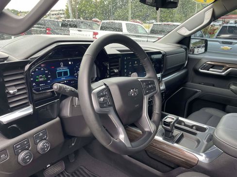 Used 2024 Chevrolet Silverado 1500 RST w/ Z71 Off-Road Package AWD/4WD image 7