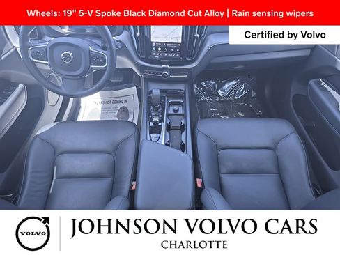 Used 2025 Volvo XC60 B5 Core AWD/4WD image 11