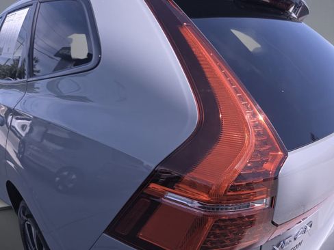 Used 2025 Volvo XC60 B5 Core AWD/4WD image 37