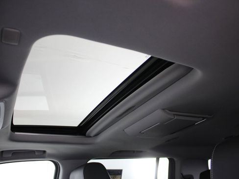 Used 2018 Chevrolet Suburban Premier image 14