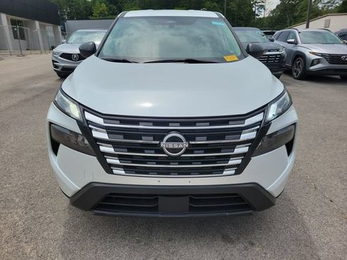 Used 2024 Nissan Rogue S AWD/4WD image 2