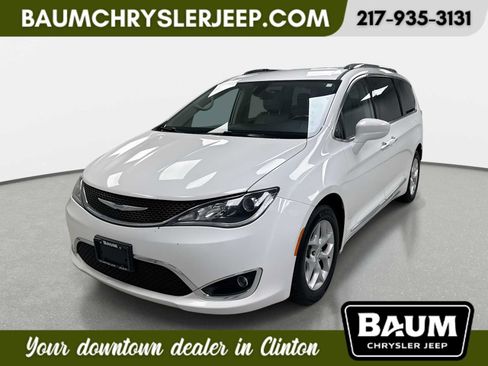 Used 2017 Chrysler Pacifica Touring-L Plus w/ Tire & Wheel Group FWD image 1