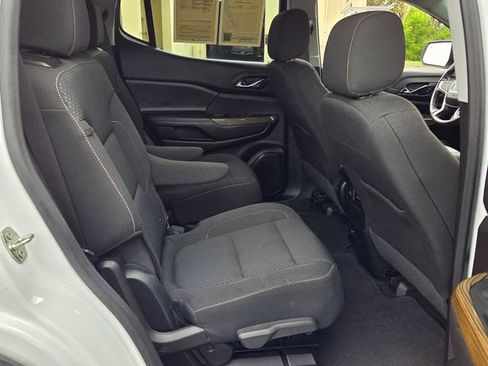 Used 2022 GMC Acadia SLE w/ Driver Convenience Package FWD image 17