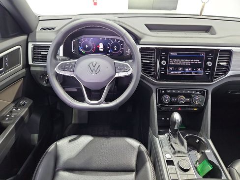 Certified 2022 Volkswagen Atlas Cross Sport SE w/ Panoramic Sunroof Package AWD/4WD image 14