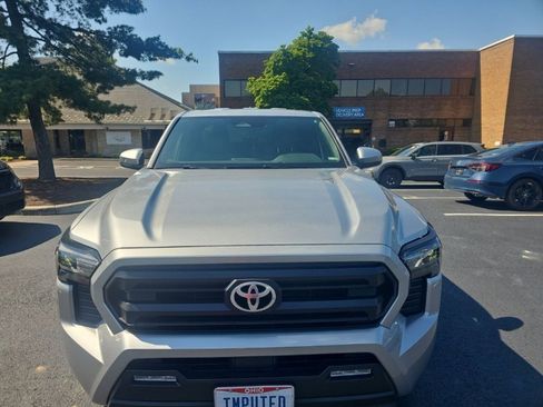 Used 2025 Toyota Tacoma SR5 AWD/4WD image 3