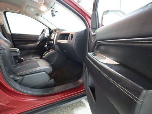 Used 2015 Jeep Compass Latitude AWD/4WD image 10