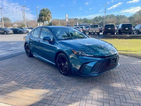 Used 2025 Toyota Camry SE image 7