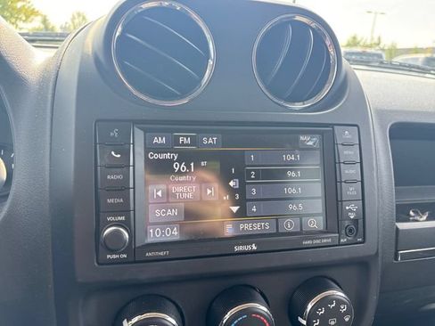 Used 2017 Jeep Patriot Latitude AWD/4WD image 20