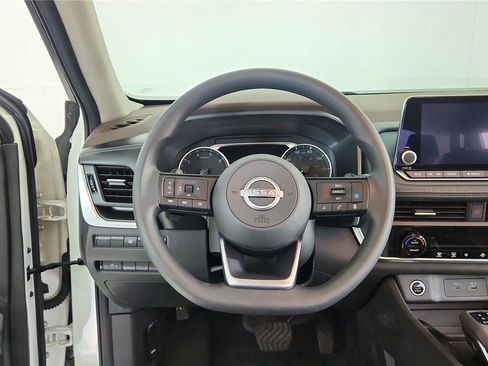 Certified 2023 Nissan Rogue SV image 18