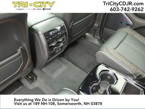 Used 2025 Jeep Grand Cherokee L Summit image 30