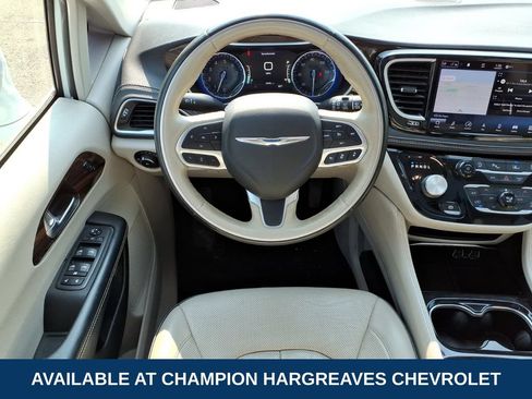 Used 2021 Chrysler Pacifica Limited AWD/4WD image 19