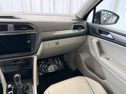 Used 2023 Volkswagen Tiguan SE w/ Panoramic Sunroof Package AWD/4WD image 28