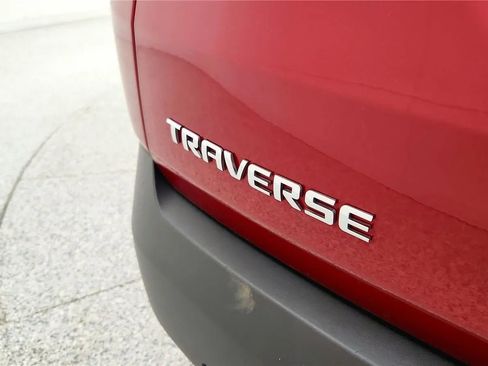 Used 2023 Chevrolet Traverse LT FWD image 17