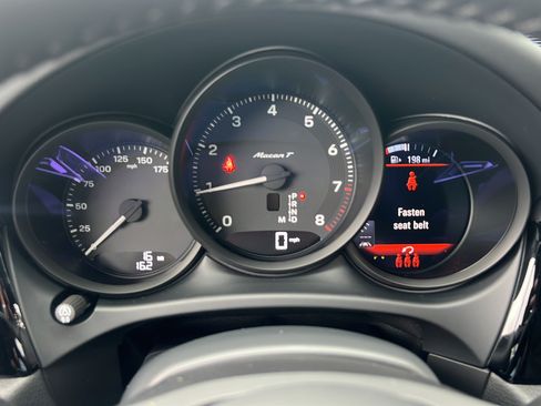 New 2026 Porsche Macan Turbo AWD/4WD image 28