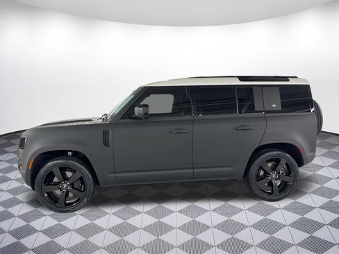 Used 2024 Land Rover Defender 110 X-Dynamic SE AWD/4WD image 2