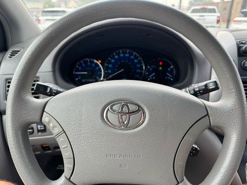 Used 2010 Toyota Sienna LE w/ Towing Prep Pkg FWD image 18
