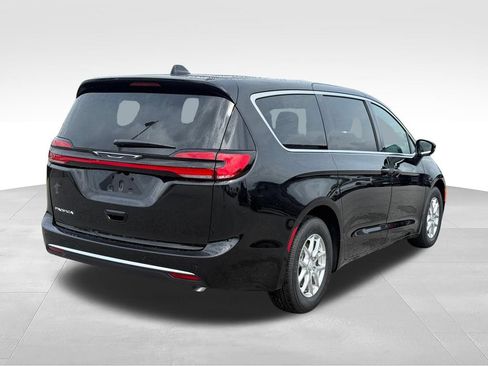 New 2027 Chrysler Pacifica Select FWD image 29