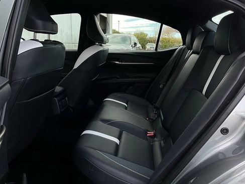 Used 2025 Toyota Camry SE image 12