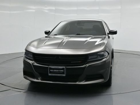 Used 2017 Dodge Charger SE w/ Blacktop Package RWD image 54