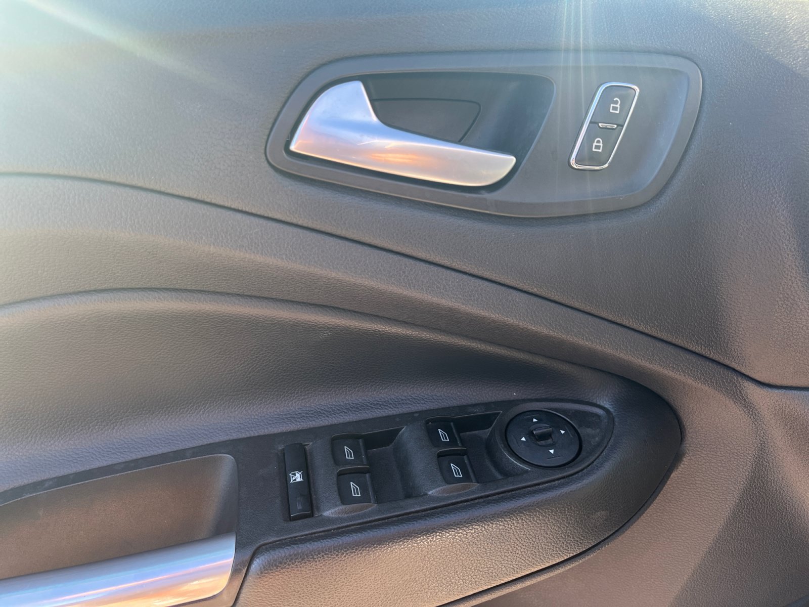 Used 2014 Ford Escape SE w/ Equipment Group 201A FWD image 17