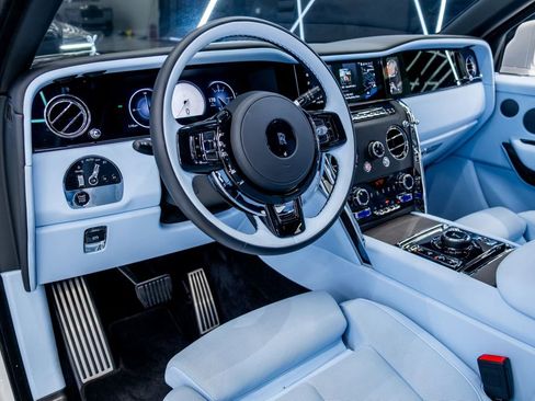 Used 2025 Rolls-Royce Cullinan image 35