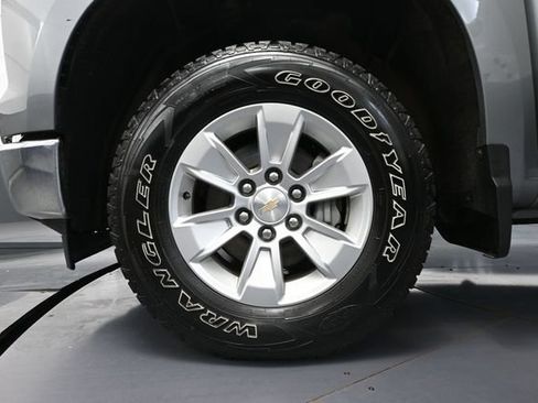 Used 2023 Chevrolet Silverado 1500 LT AWD/4WD image 20