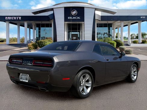 Used 2016 Dodge Challenger SXT RWD image 3