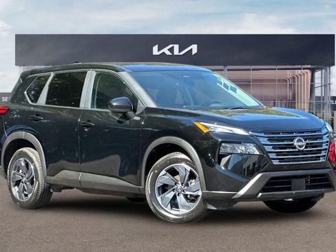 Used 2025 Nissan Rogue SV FWD image 2