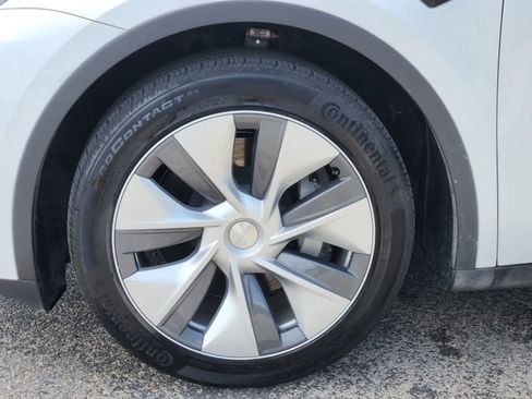 Used 2023 Tesla Model Y Long Range AWD/4WD image 9