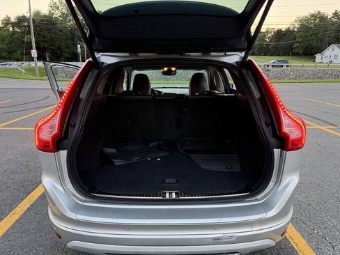 Used 2017 Volvo XC60 T5 Dynamic w/ Preferred Option Package AWD/4WD image 18