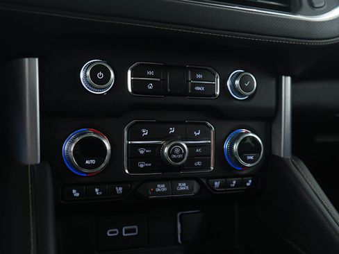 Used 2023 GMC Yukon SLT image 26