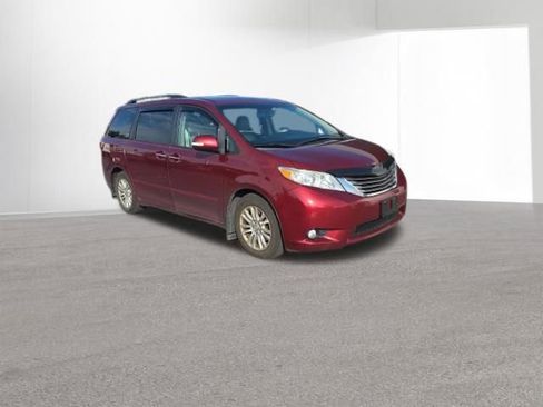 Used 2015 Toyota Sienna XLE FWD image 4