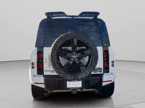 Used 2020 Land Rover Defender 110 HSE image 4