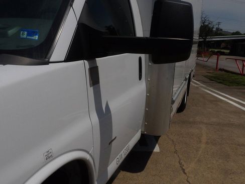 Used 2021 GMC Savana 3500 Extended w/ Power Convenience Package RWD image 7