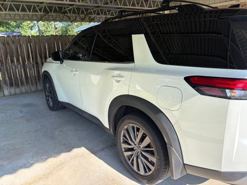 Used 2022 Nissan Pathfinder SL w/ SL Premium Package FWD image 6