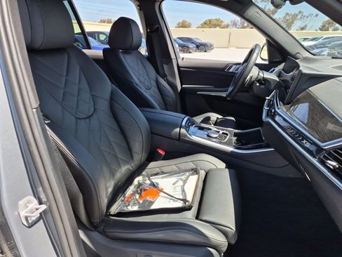 Used 2024 BMW X5 xDrive40i w/ M Sport Package AWD/4WD image 11